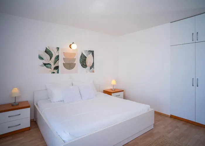 Bella Perna 3-bedroom Beachfront * קוצ'ישטה