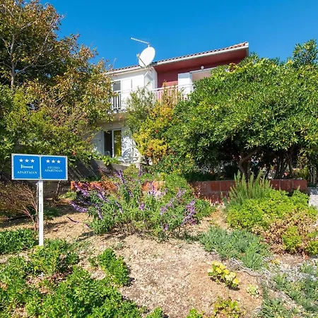 Bella Perna 3-bedroom Beachfront Appartement *