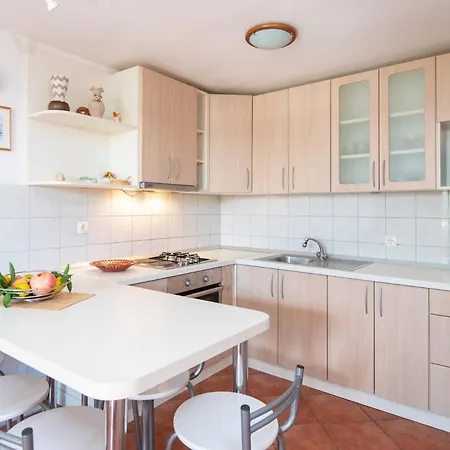 Bella Perna 3-bedroom Beachfront Apartment Kuciste