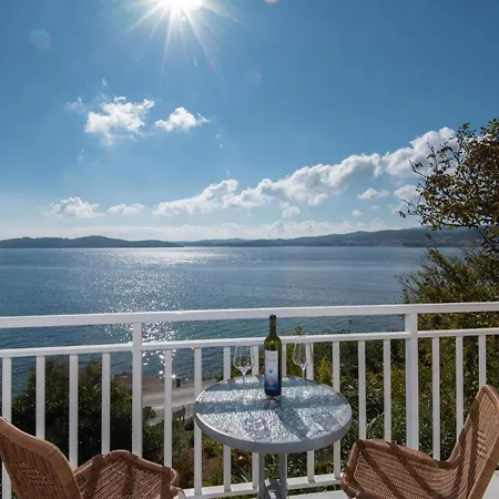 Bella Perna 3-bedroom Beachfront * Kuciste