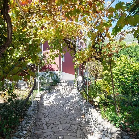 Apartment Bella Perna 3-bedroom Beachfront *