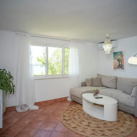 Bella Perna 3-bedroom Beachfront Lägenhet Kuciste