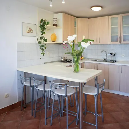 Appartement Bella Perna 3-bedroom Beachfront Kuciste