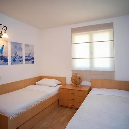 Bella Perna 3-bedroom Beachfront * Kuciste