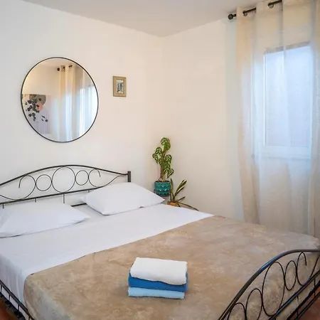 Bella Perna 3-bedroom Beachfront