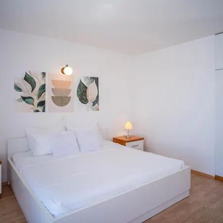 Bella Perna 3-bedroom Beachfront * Kuciste