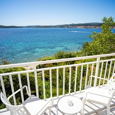 Bella Perna 3-bedroom Beachfront Appartement