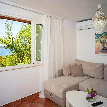 Bella Perna 3-bedroom Beachfront *