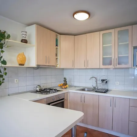 Bella Perna 3-bedroom Beachfront * Kuciste