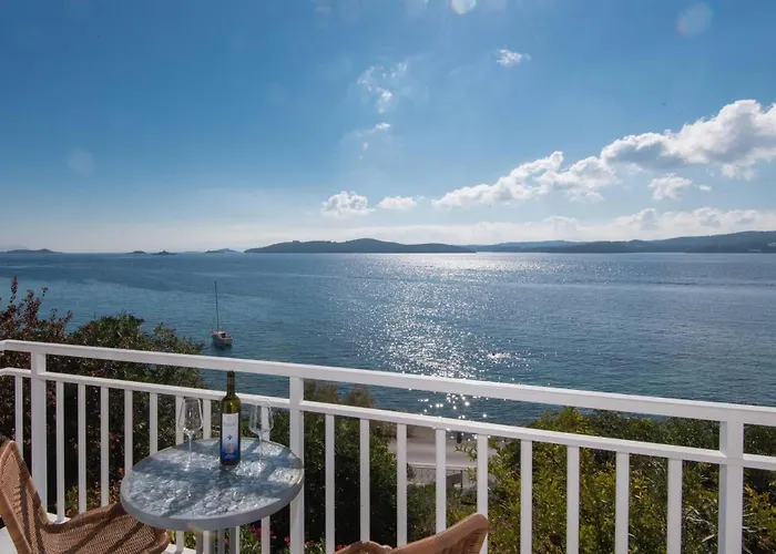 Bella Perna 3-bedroom Beachfront *