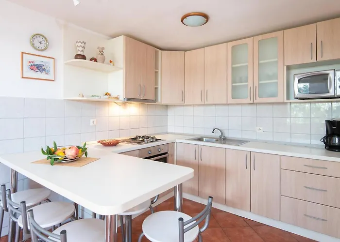 Bella Perna 3-bedroom Beachfront Appartamento Kuciste