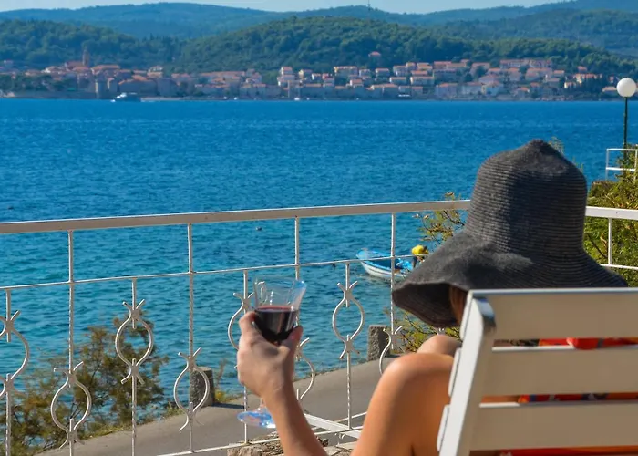 Bella Perna 3-bedroom Beachfront Kuciste