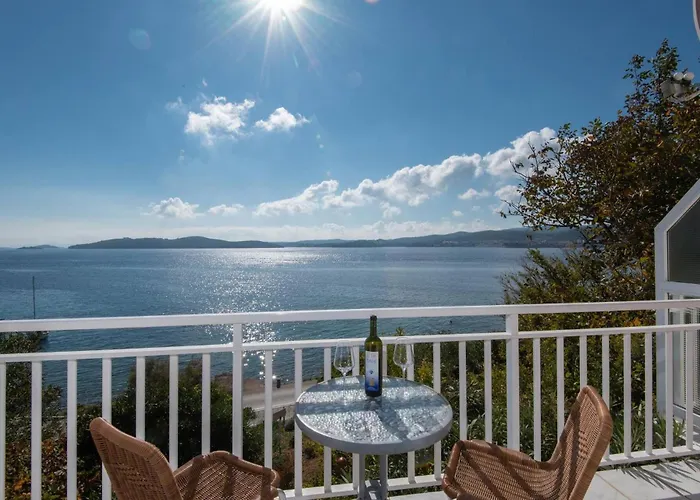 Bella Perna 3-bedroom Beachfront * Kuciste