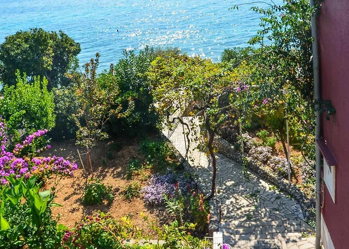 Bella Perna 3-bedroom Beachfront Kuciste