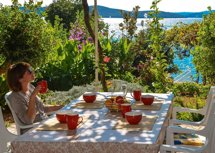 Bella Perna 3-bedroom Beachfront Appartamento Kuciste