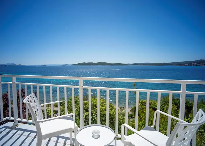 Bella Perna 3-bedroom Beachfront * Kuciste