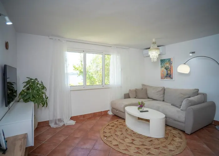 Bella Perna 3-bedroom Beachfront Appartamento Kuciste