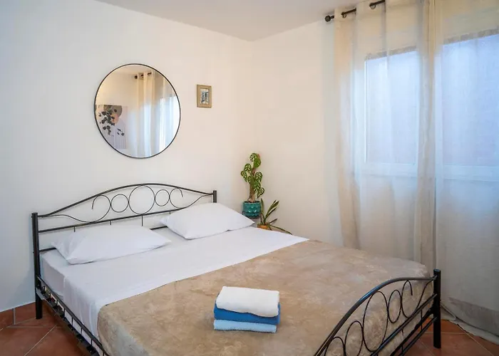 Bella Perna 3-bedroom Beachfront