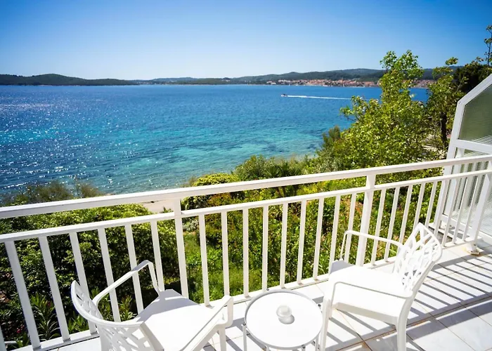 Bella Perna 3-bedroom Beachfront Appartamento