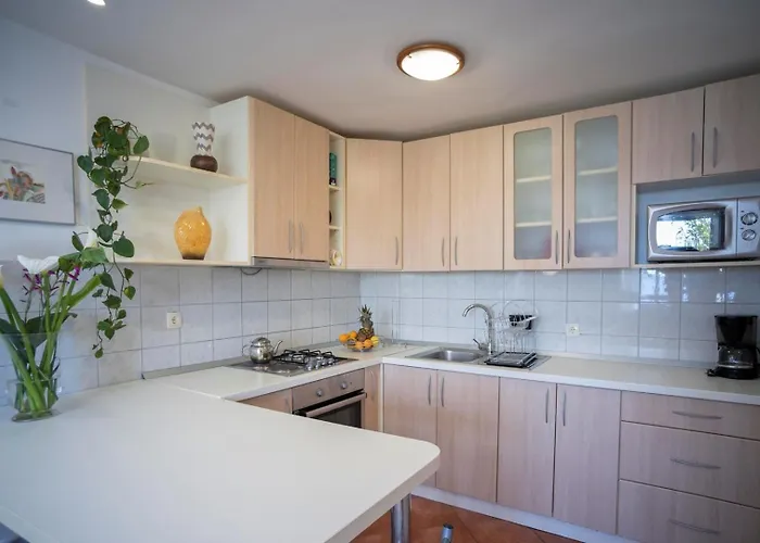 Bella Perna 3-bedroom Beachfront * Kuciste